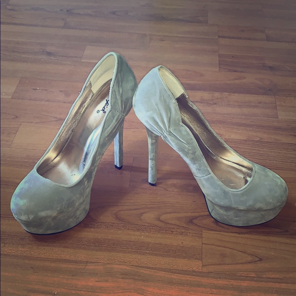 Gray heels